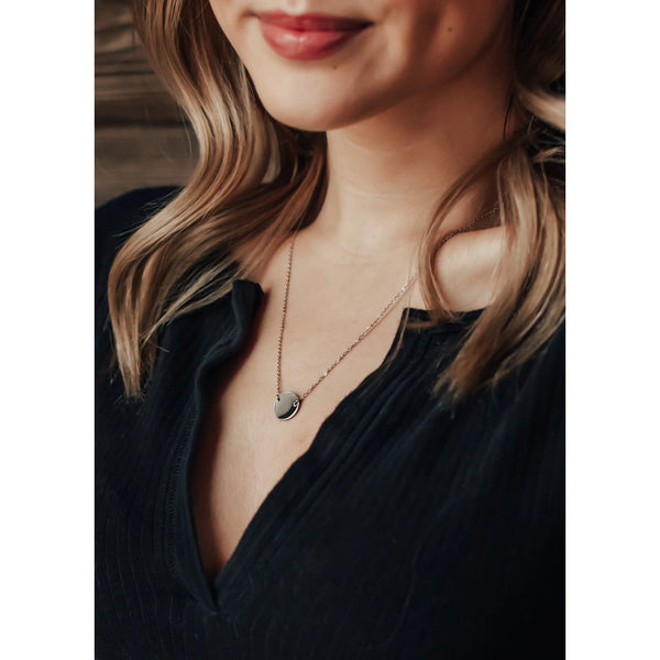 Circle Pendant Necklace; Silver